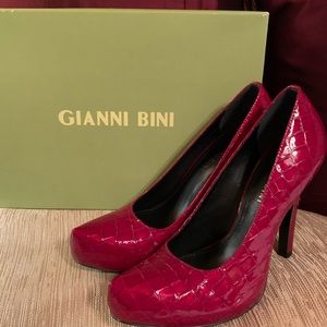 Red hot heels! Gianni Bini